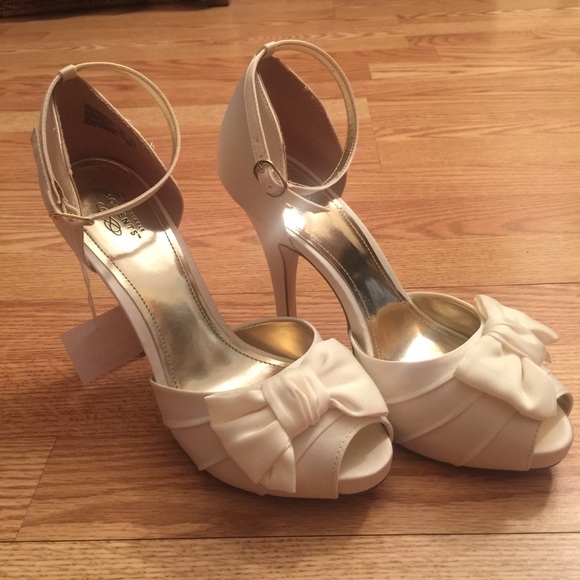 Unforgettable Moments Open toe Heels w/bow Sz. 7.5 - Picture 3 of 8